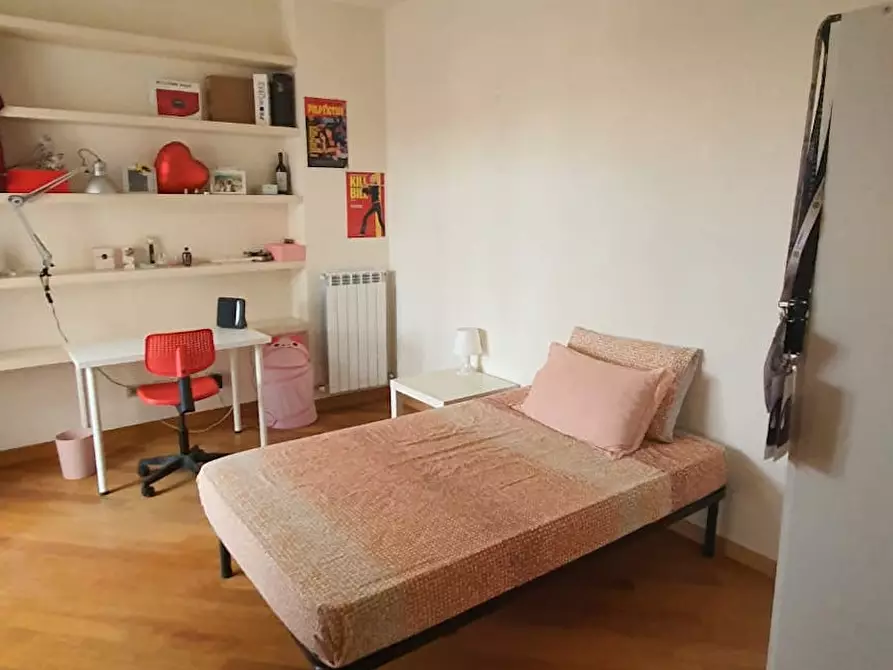 Immagine 2 di Camera in affitto  in Via Diego Angeli a Roma