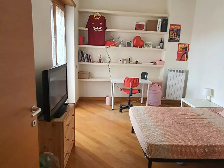 Immagine 1 di Camera in affitto  in Via Diego Angeli a Roma