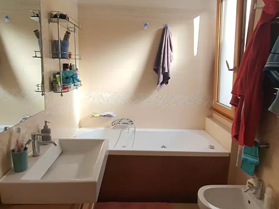 Immagine 8 di Camera in affitto  in Via Diego Angeli a Roma