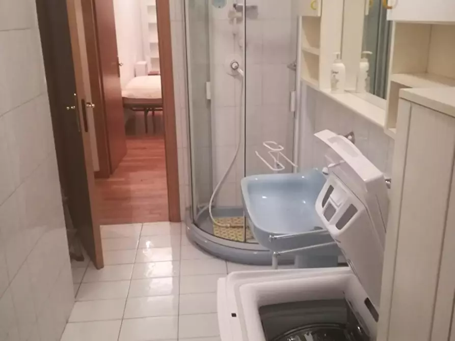 Immagine 10 di Camera in affitto  in Via Franco Sacchetti a Roma