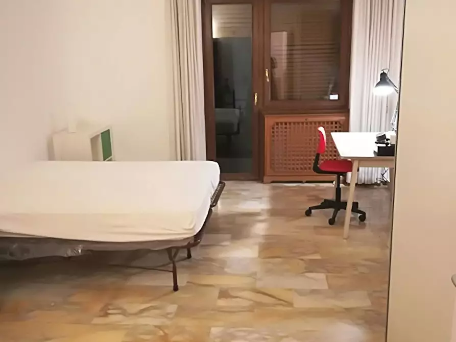 Immagine 2 di Camera in affitto  in Via Franco Sacchetti a Roma