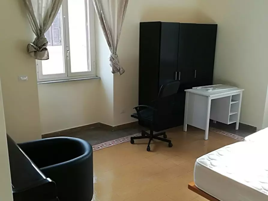 Immagine 3 di Camera in affitto  in Via Gallia a Roma