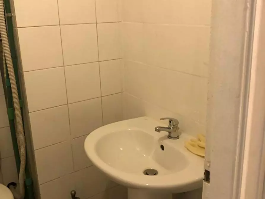 Immagine 10 di Camera in affitto  in Via Livorno a Roma