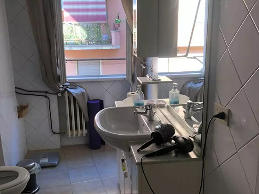 Immagine 4 di Camera in affitto  in Via Livorno a Roma