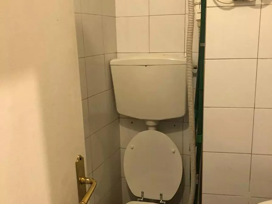 Immagine 9 di Camera in affitto  in Via Livorno a Roma