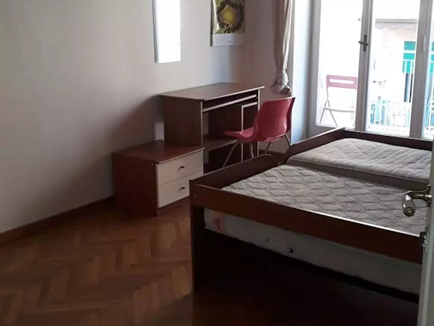 Immagine 2 di Camera in affitto  in Via Lorenzo il Magnifico a Roma