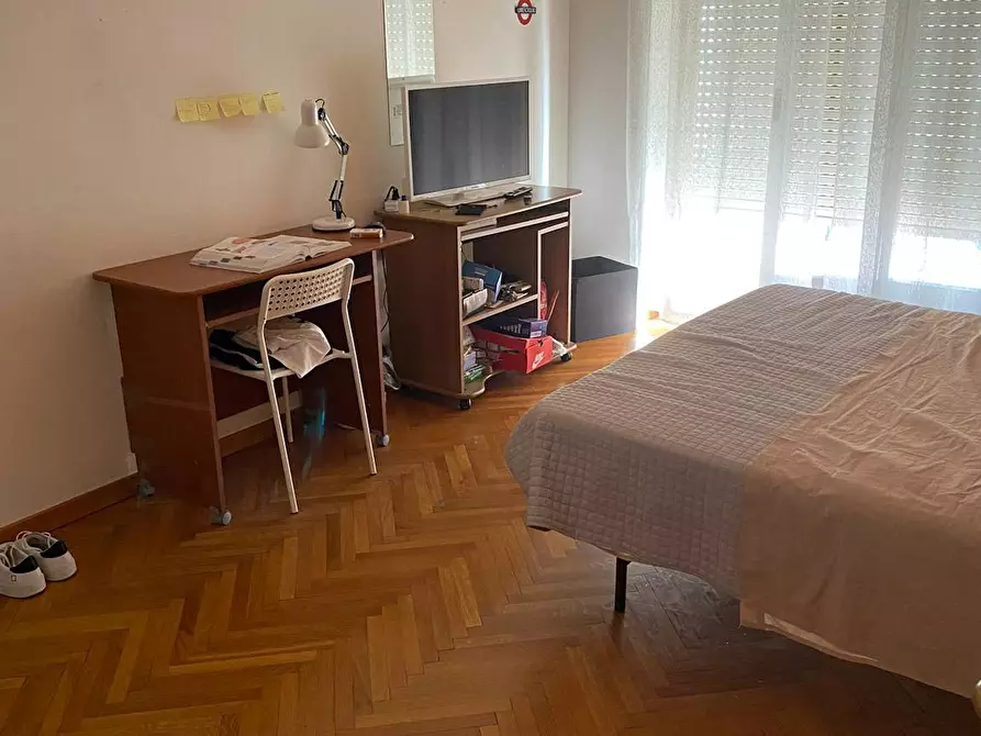 Immagine 10 di Camera in affitto  in Via Lorenzo il Magnifico a Roma