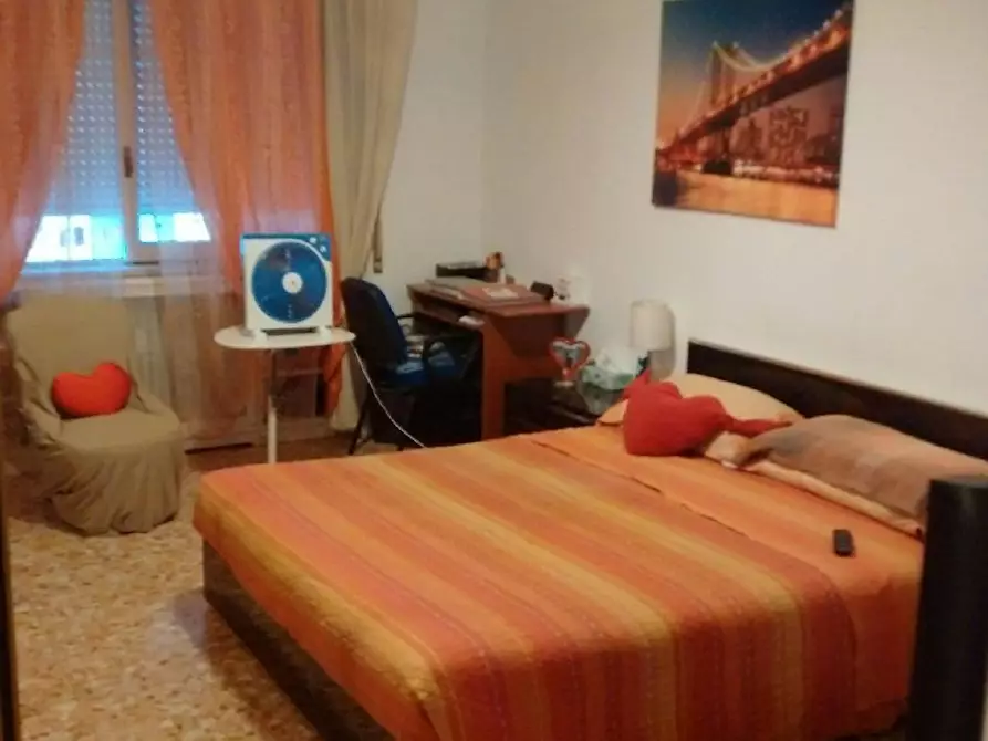 Immagine 1 di Camera in affitto  in Via Lorenzo il Magnifico a Roma