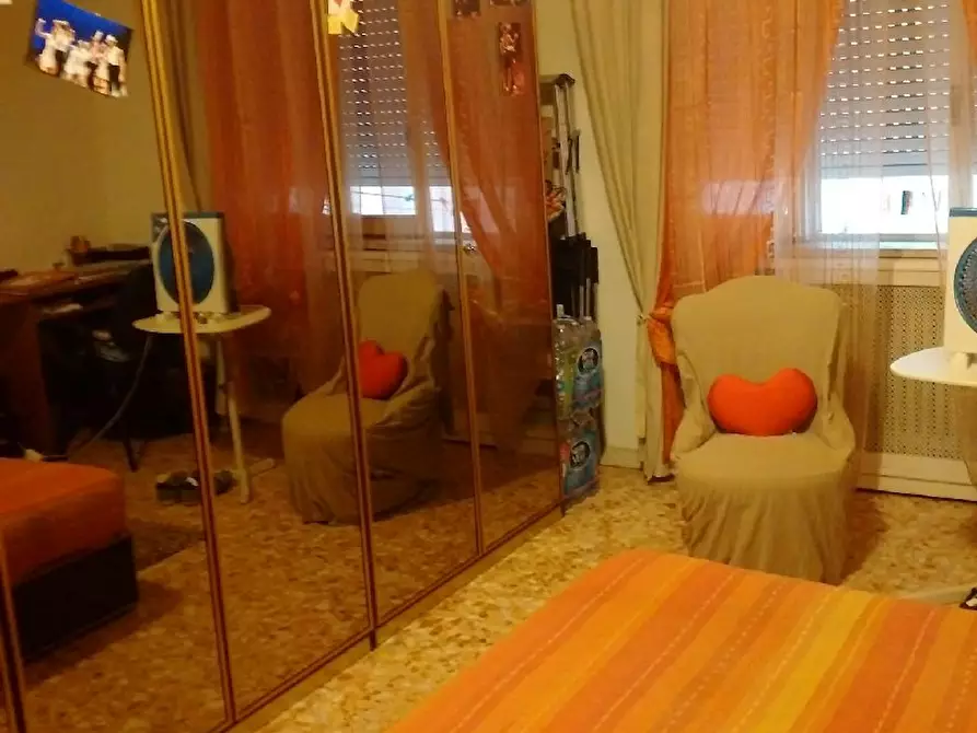Immagine 5 di Camera in affitto  in Via Lorenzo il Magnifico a Roma