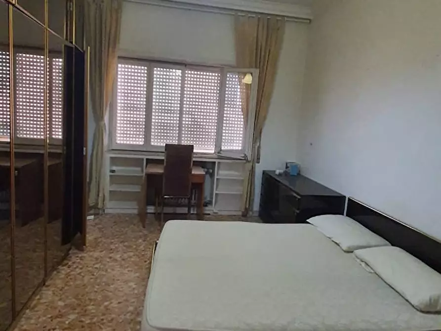 Immagine 3 di Camera in affitto  in Via Lorenzo il Magnifico a Roma
