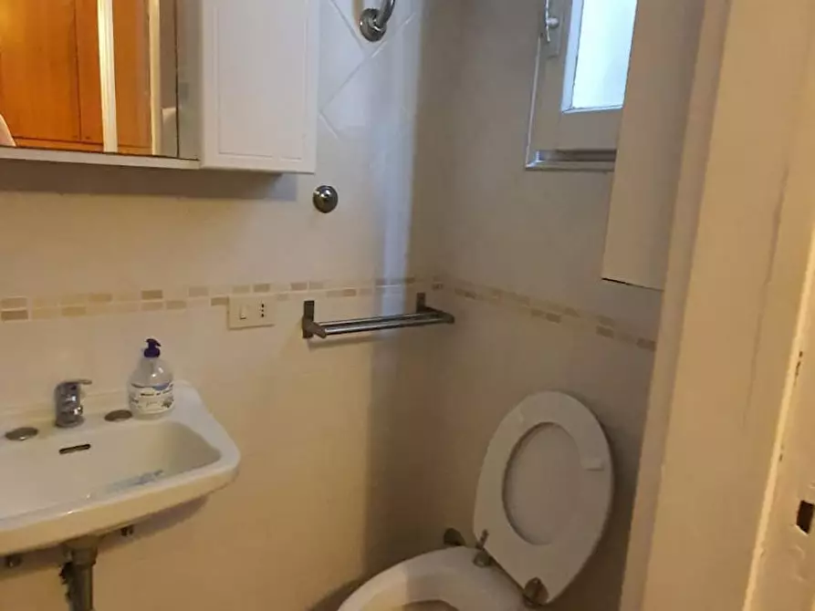 Immagine 3 di Camera in affitto  in Via Lorenzo il Magnifico a Roma