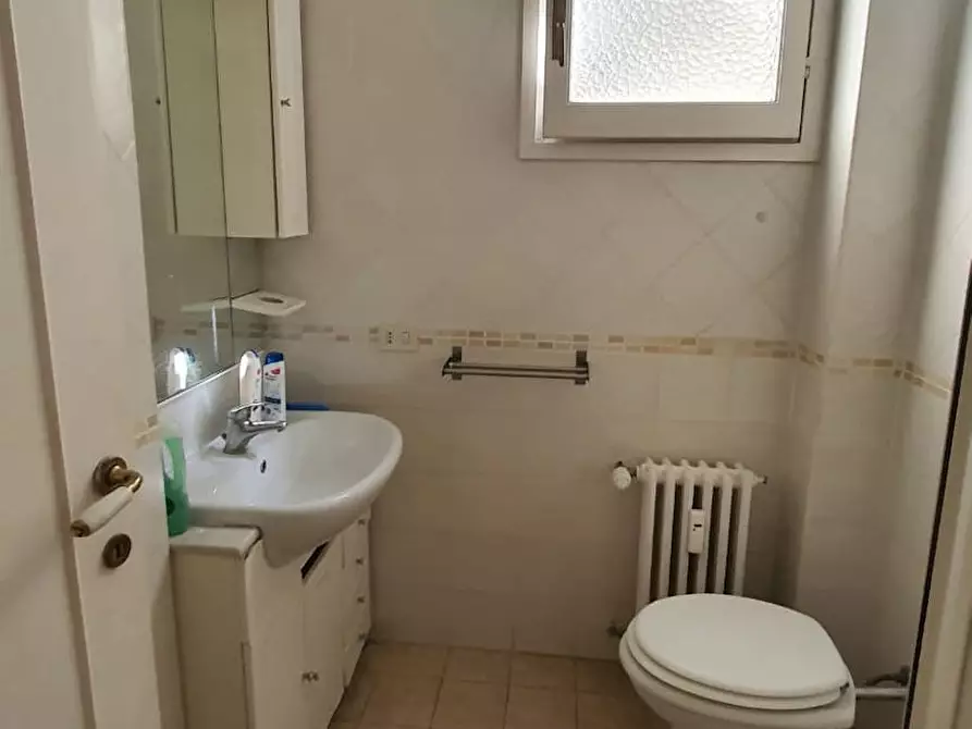Immagine 6 di Camera in affitto  in Via Lorenzo il Magnifico a Roma