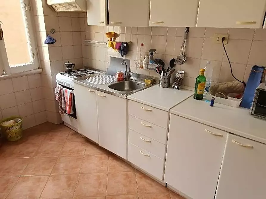 Immagine 8 di Camera in affitto  in Via Lucrino a Roma