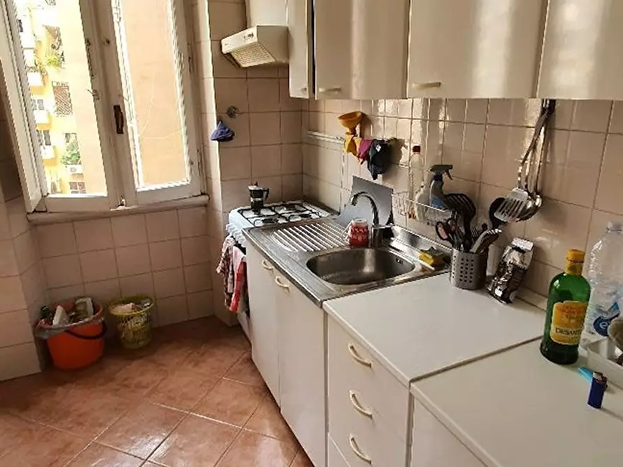 Immagine 10 di Camera in affitto  in Via Lucrino a Roma