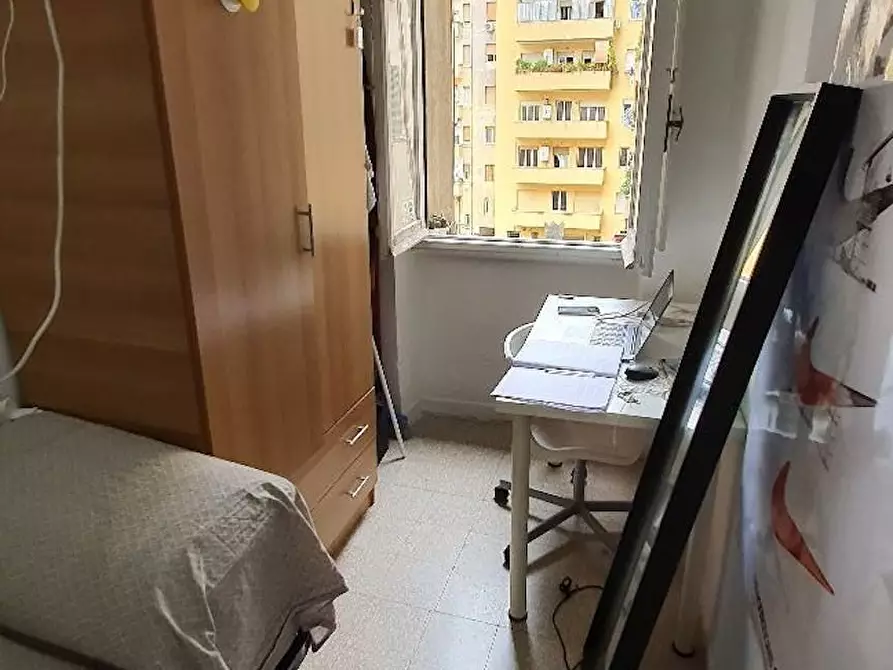 Immagine 2 di Camera in affitto  in Via Lucrino a Roma