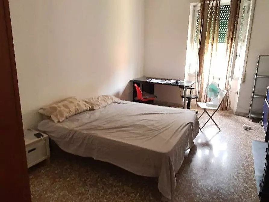 Immagine 4 di Camera in affitto  in Via Lucrino a Roma
