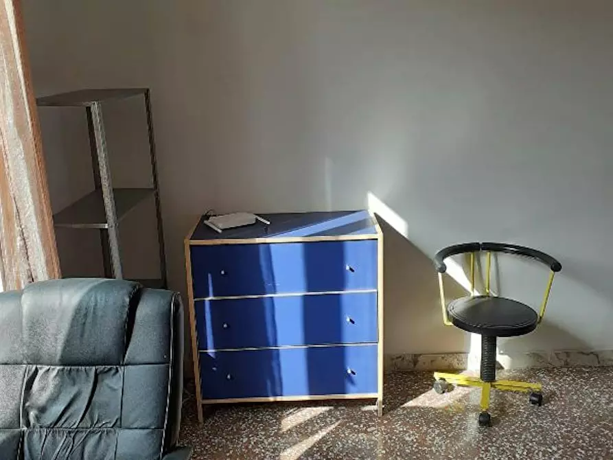 Immagine 1 di Camera in affitto  in Via Lucrino a Roma