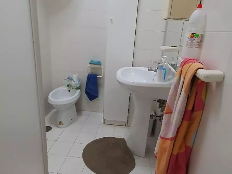 Immagine 9 di Camera in affitto  in Via Lucrino a Roma