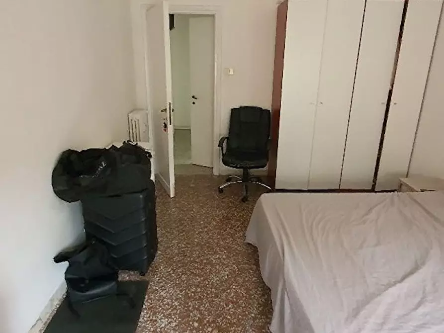Immagine 6 di Camera in affitto  in Via Lucrino a Roma