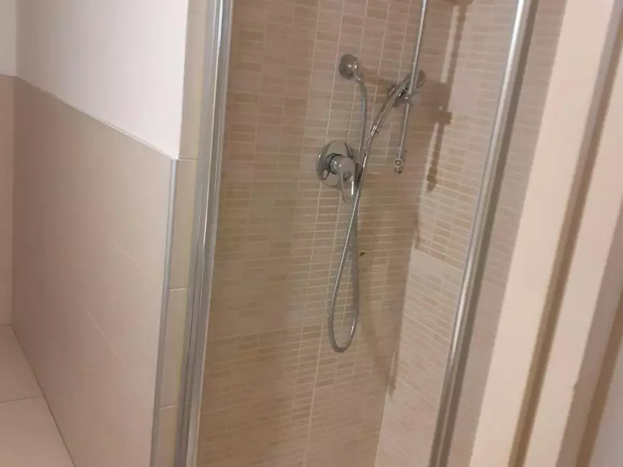 Immagine 8 di Camera in affitto  in Viale Marco Polo a Roma