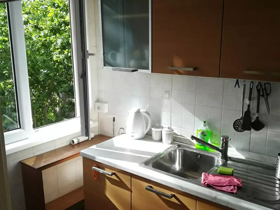 Immagine 10 di Camera in affitto  in Via Monte Massico a Roma