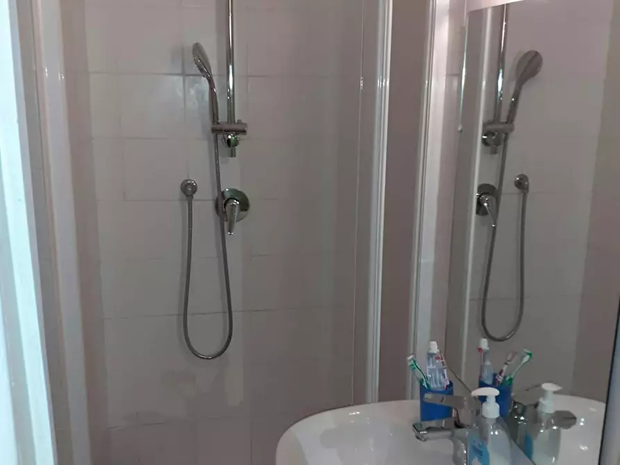 Immagine 6 di Camera in affitto  in Via Luigi Arbib Pascucci a Roma
