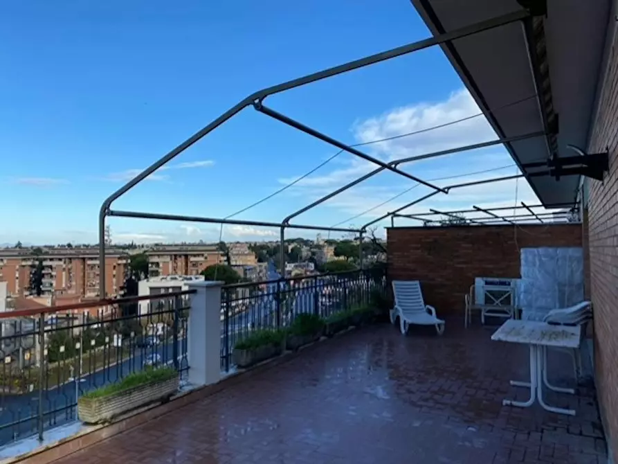 Immagine 10 di Camera in affitto  in Via della Pineta Sacchetti a Roma