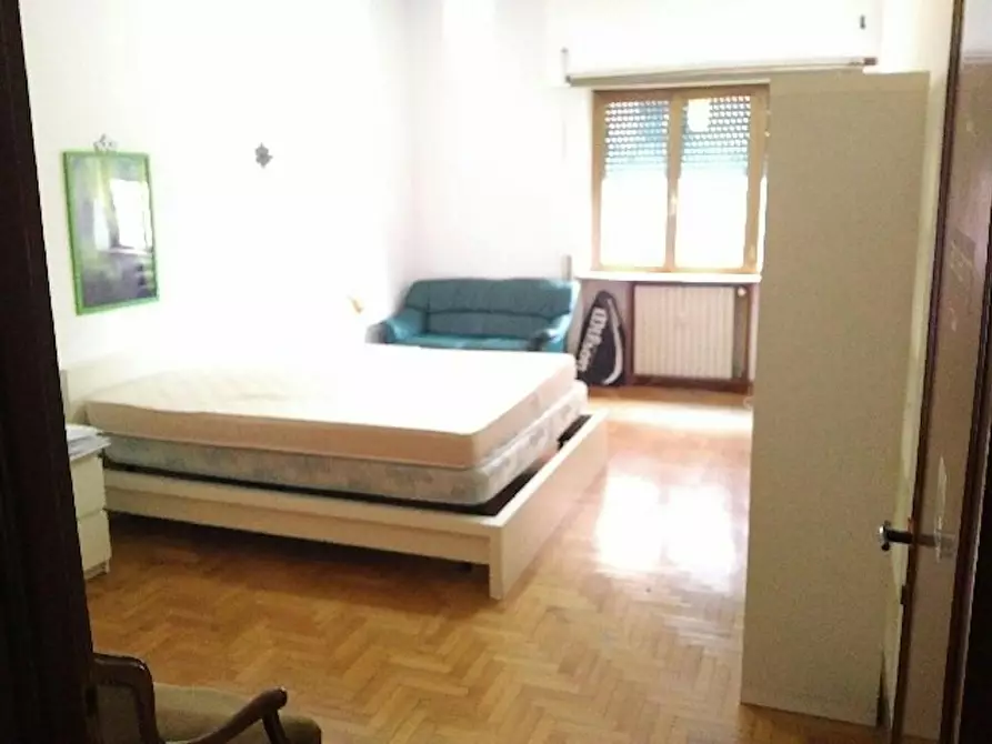 Immagine 1 di Camera in affitto  in Via Poggi d'Oro a Roma