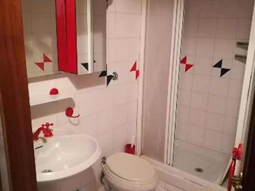 Immagine 4 di Camera in affitto  in Via Poggi d'Oro a Roma