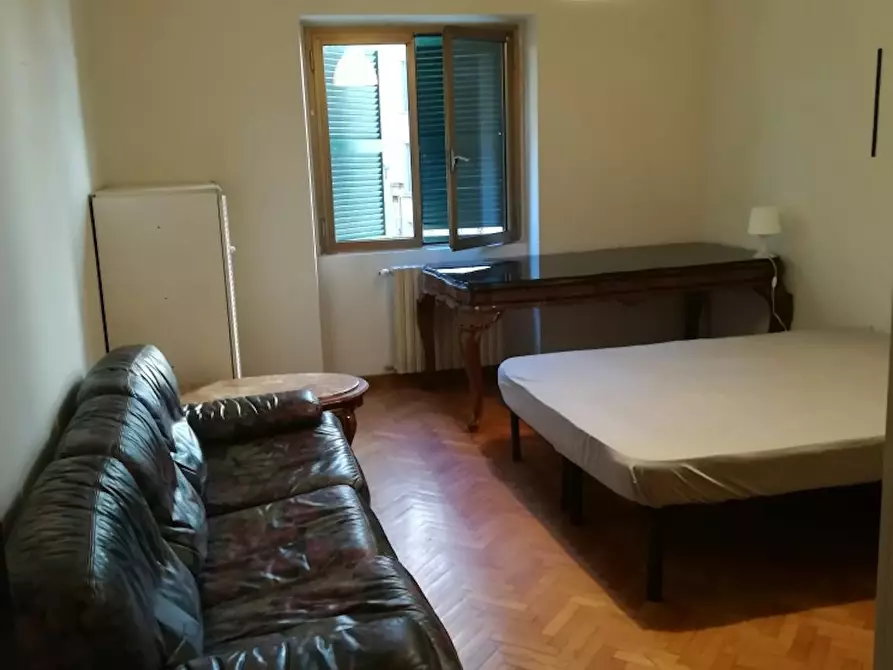 Immagine 3 di Camera in affitto  in Via Poggi d'Oro a Roma