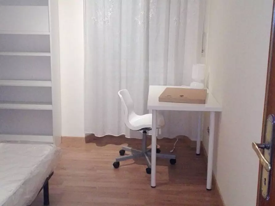 Immagine 3 di Camera in affitto  in Via Renzo da Ceri a Roma
