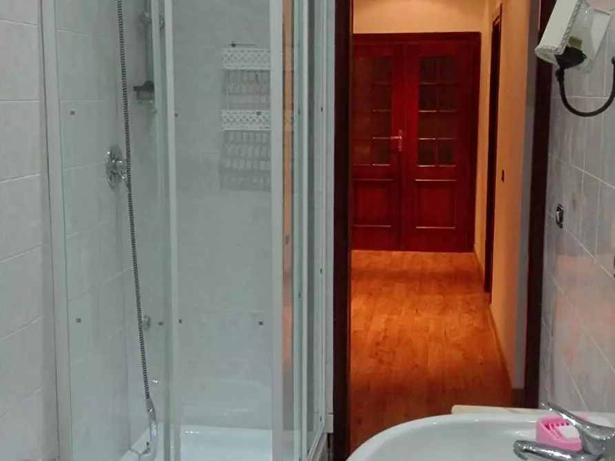 Immagine 5 di Camera in affitto  in Via Renzo da Ceri a Roma