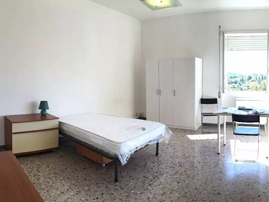 Immagine 2 di Camera in affitto  in Via Ugo Amaldi a Roma