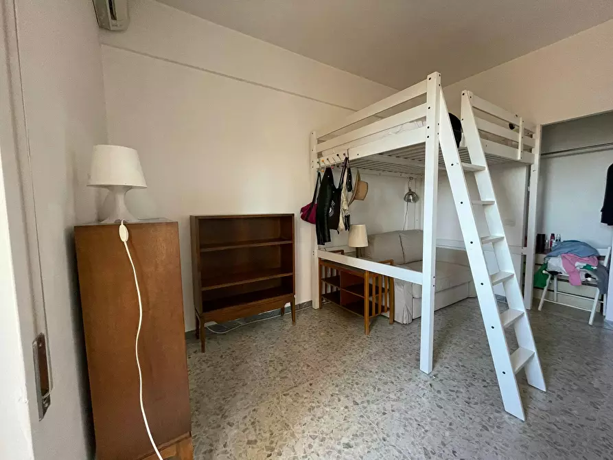 Immagine 3 di Camera in affitto  in Via Ugo Amaldi a Roma