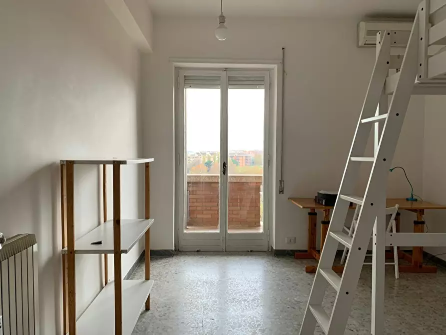 Immagine 1 di Camera in affitto  in Via Ugo Amaldi a Roma