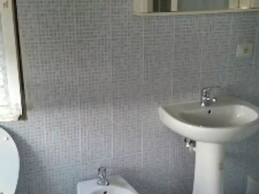 Immagine 4 di Camera in affitto  in Via Ugo Amaldi a Roma