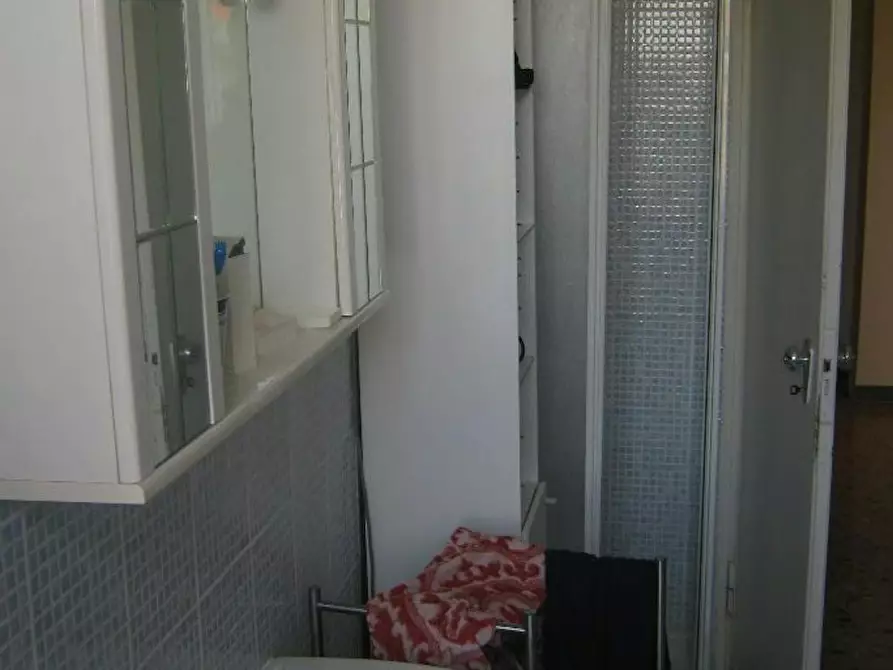 Immagine 8 di Camera in affitto  in Via Ugo Amaldi a Roma