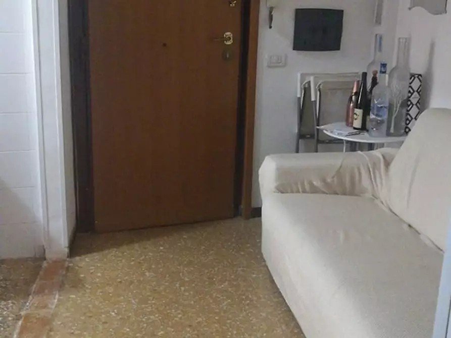 Immagine 9 di Camera in affitto  in Via Migiurtinia a Roma