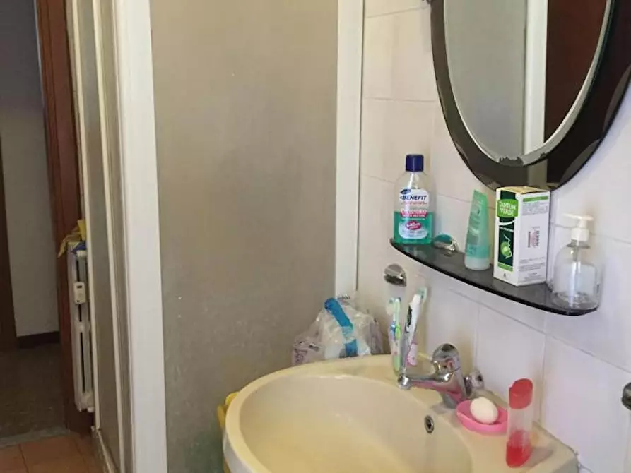 Immagine 5 di Camera in affitto  in Via Migiurtinia a Roma