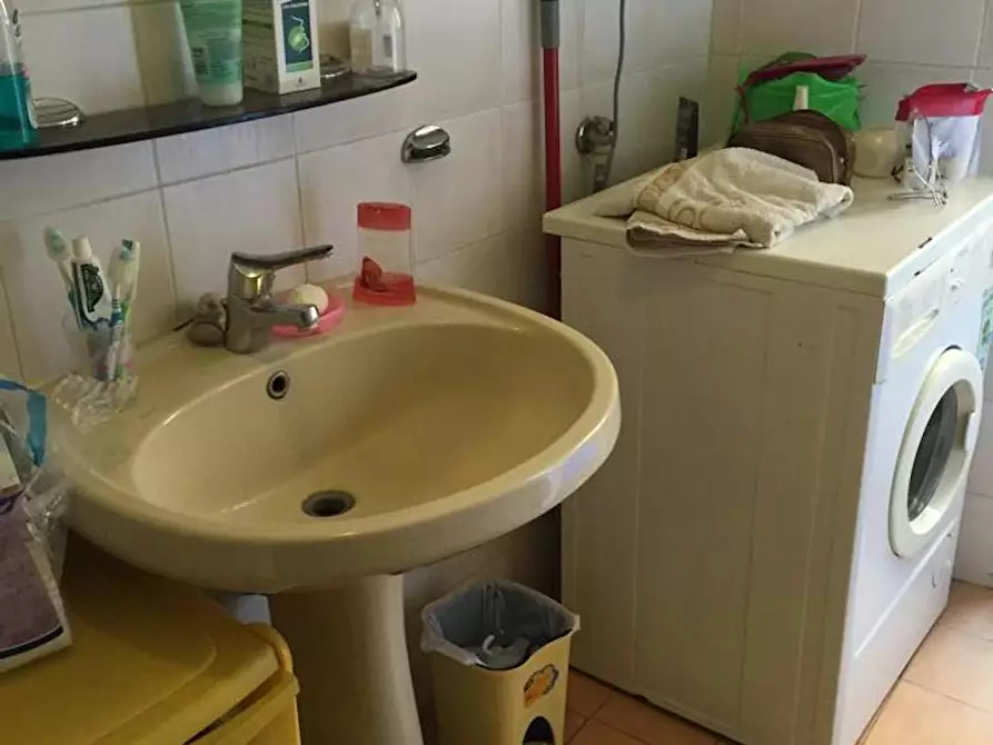 Immagine 8 di Camera in affitto  in Via Migiurtinia a Roma