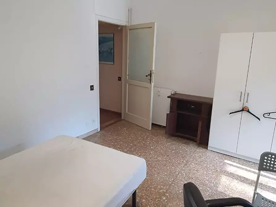 Immagine 6 di Camera in affitto  in Via Macedonia a Roma
