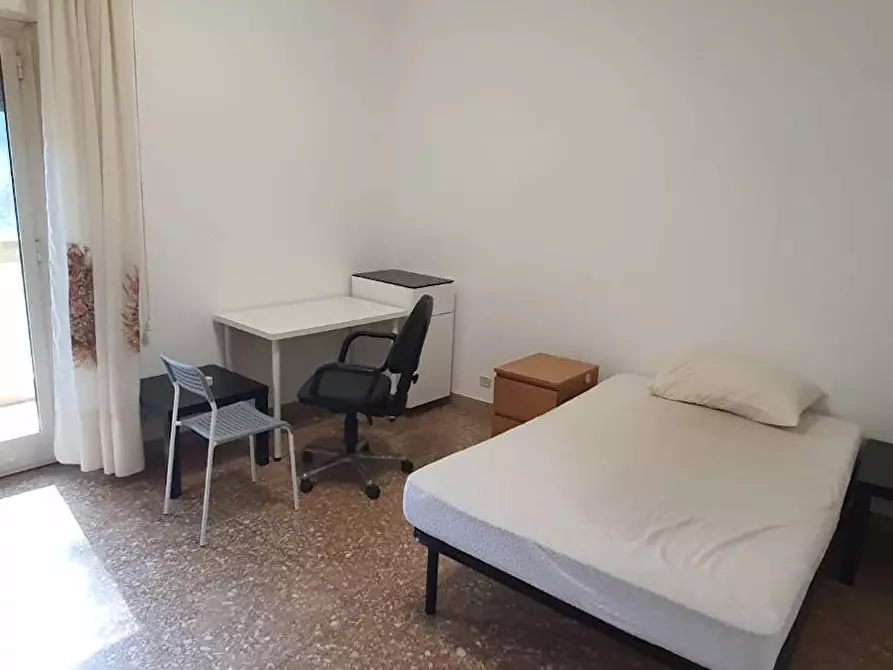Immagine 2 di Camera in affitto  in Via Macedonia a Roma