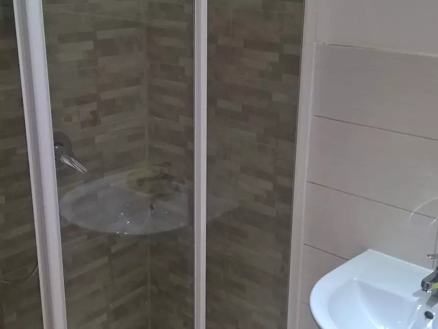 Immagine 4 di Camera in affitto  in Via Renzo da Ceri a Roma