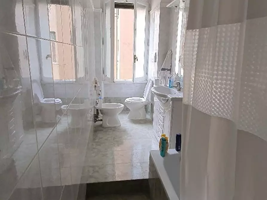 Immagine 9 di Camera in affitto  in Via Lucrino a Roma