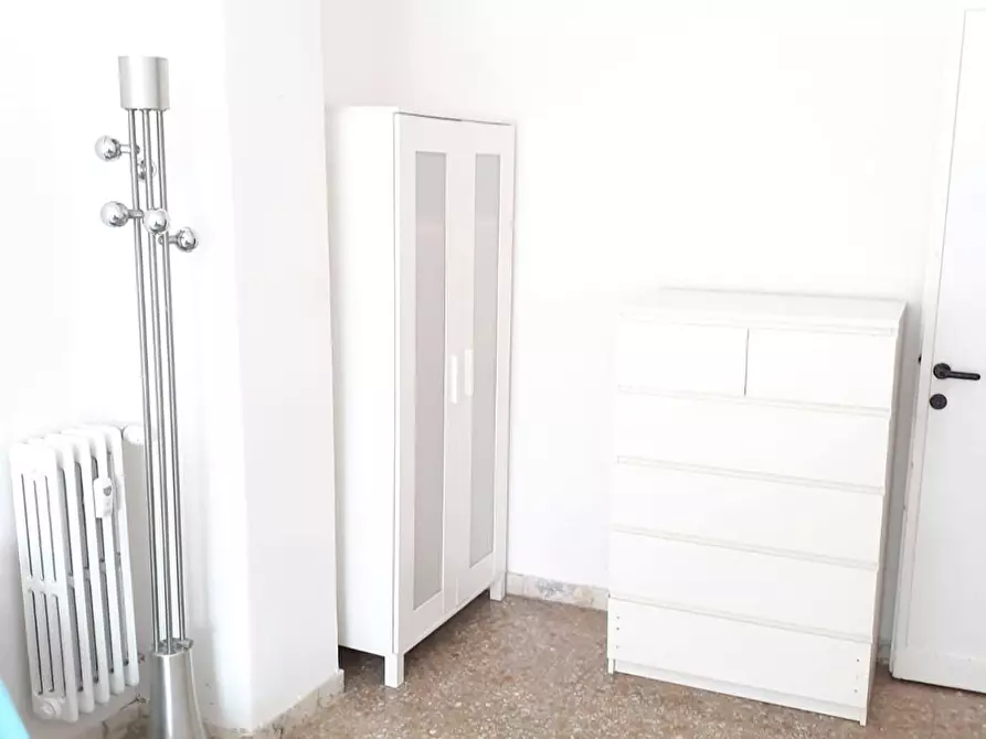 Immagine 4 di Camera in affitto  in Via Lucrino a Roma