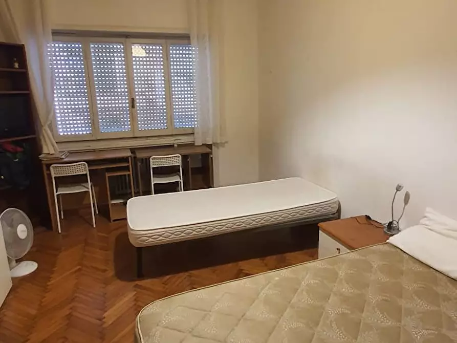 Immagine 2 di Camera in affitto  in Via Lorenzo il Magnifico a Roma