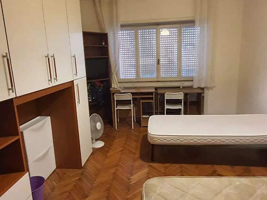 Immagine 1 di Camera in affitto  in Via Lorenzo il Magnifico a Roma