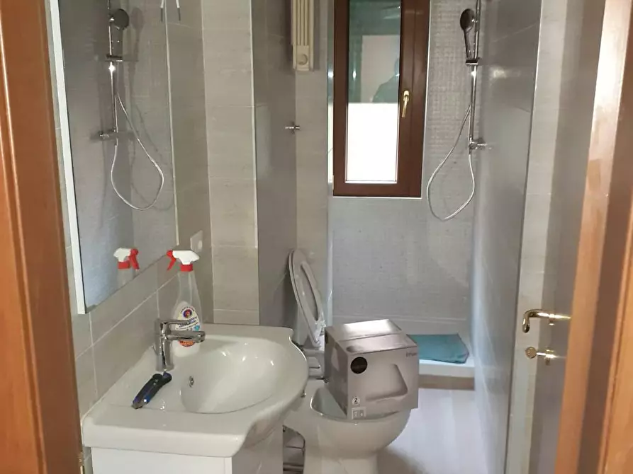 Immagine 9 di Camera in affitto  in Via della Brianza a Roma