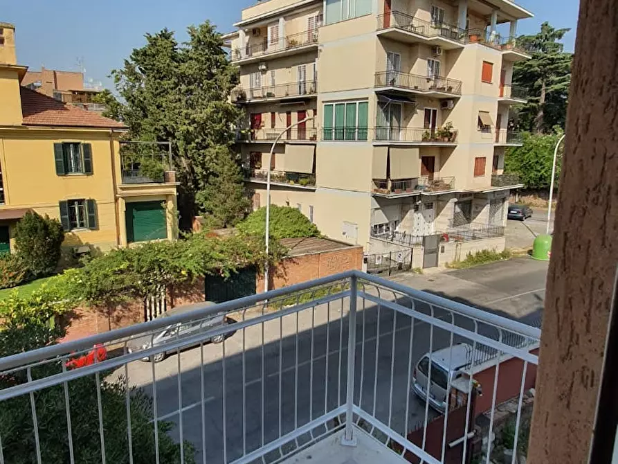 Immagine 5 di Camera in affitto  in Via Monte Bianco a Roma