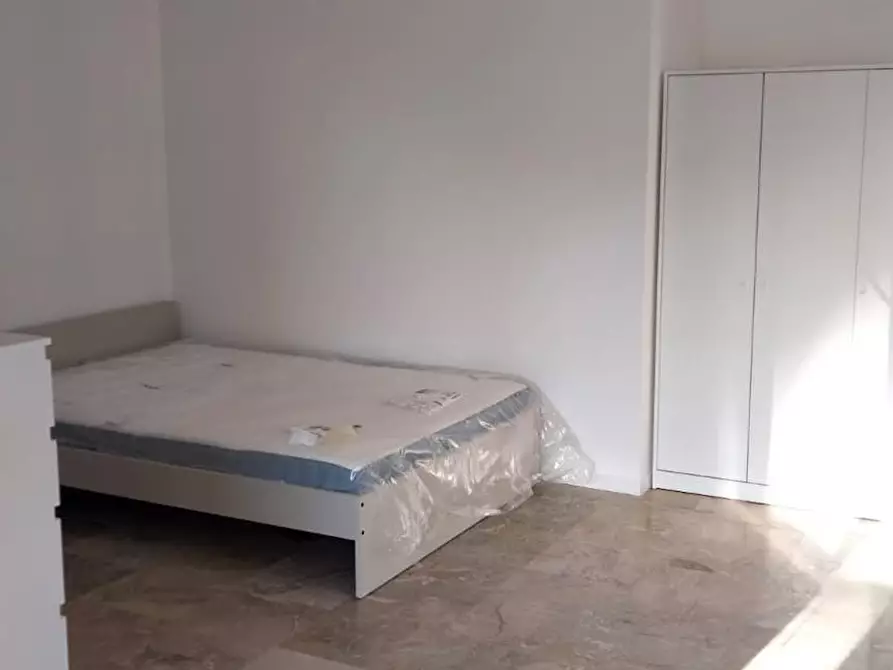 Immagine 1 di Camera in affitto  in Via Carlo Bartolomeo Piazza a Roma